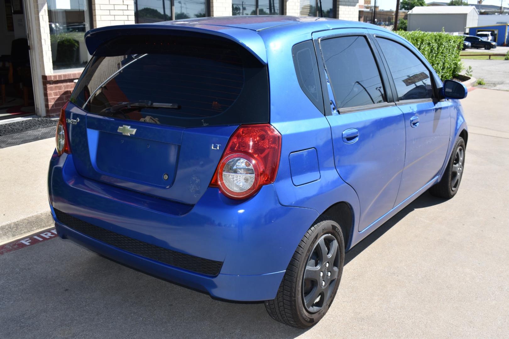 2009 Blue /Gray Chevrolet Aveo5 (KL1TD66E49B) with an 4.1.6L engine, 4 SPEED AUTOMATIC transmission, located at 5925 E. BELKNAP ST., HALTOM CITY, TX, 76117, (817) 834-4222, 32.803799, -97.259003 - Buying a 2009 Chevrolet Aveo5 LS can offer several benefits: Affordability: As a compact car from over a decade ago, the Aveo5 LS is likely to be quite affordable, making it an attractive option for budget-conscious buyers. Fuel Efficiency: The Aveo5 LS is known for its good fuel economy, which - Photo#4